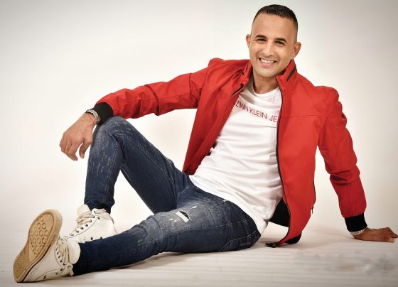 הזמר אמיר שוהר