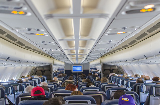 צילום הנוסעים בתוך המטוס