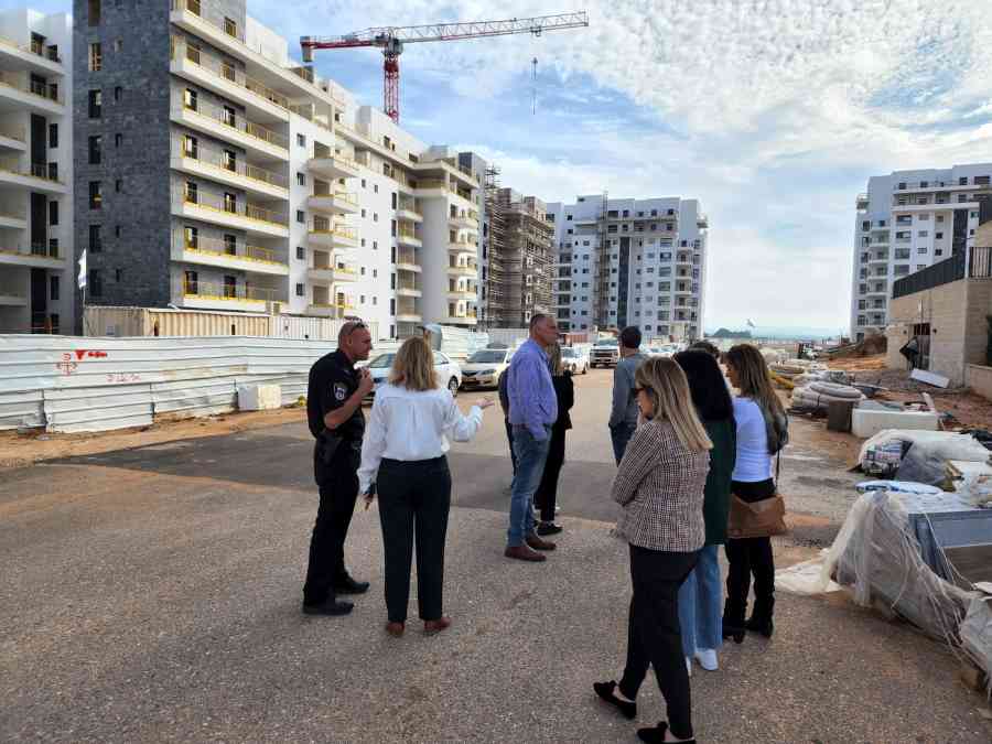 בתמונה: סיור בשכונת עומרים