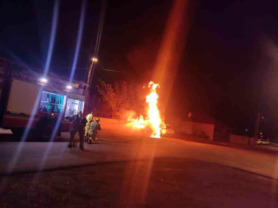 הצתת רכב. צילום כיבוי אש חדרה