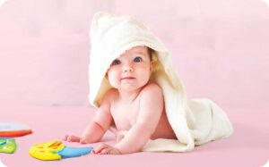 פסטיבל בייבי. תינוק עם מגבת