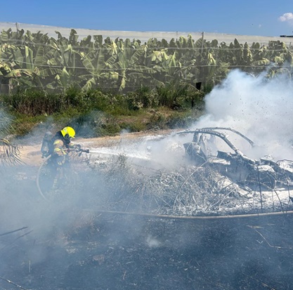 רכב יוקרה נשרף עשן