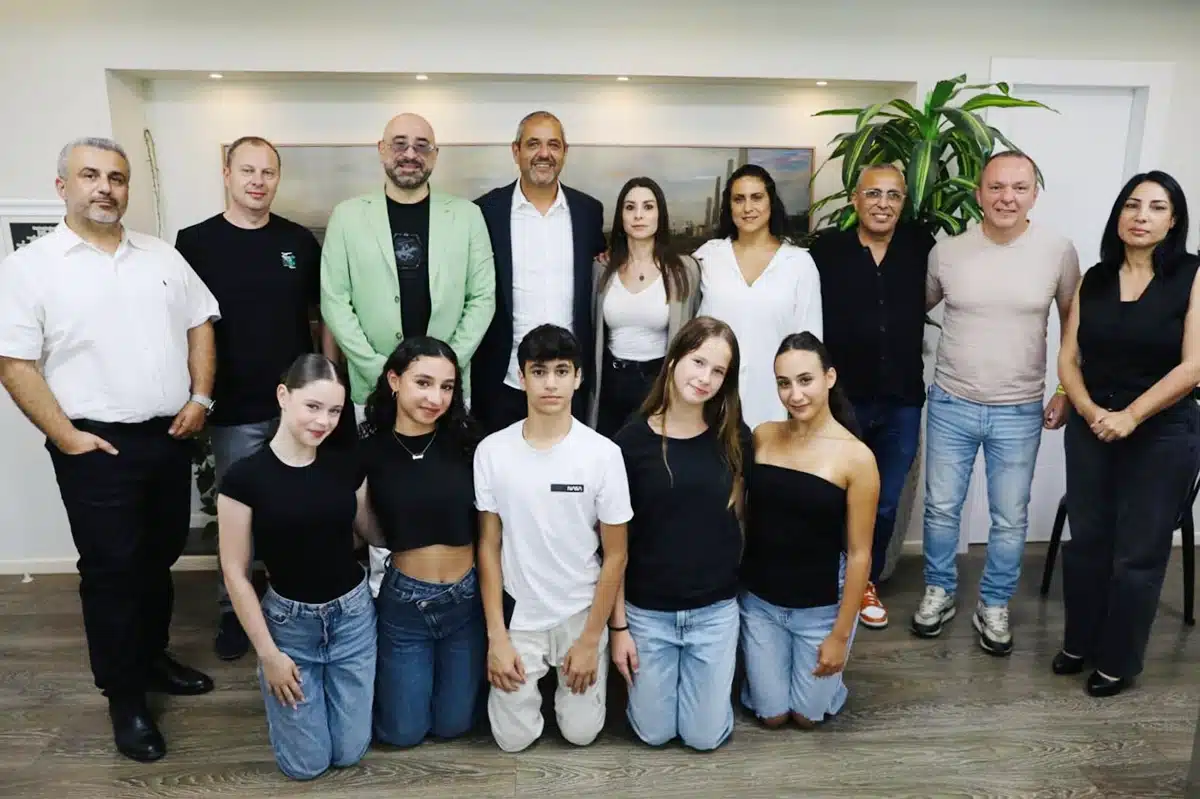 רקדני לטס דאנס ראש עיריית חדרה וחברי העירייה