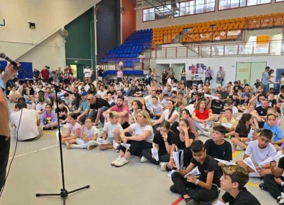 אליפות מטוסי נייר - ביה"ס צפרירים, חדרה.