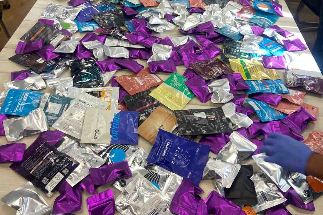 אריזות מריחואנה במשקל כולל של שמונה קילוגרמים.