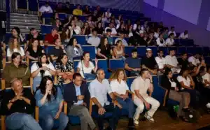 הנוכחים באולם בארוע מכינות ושנות שירות