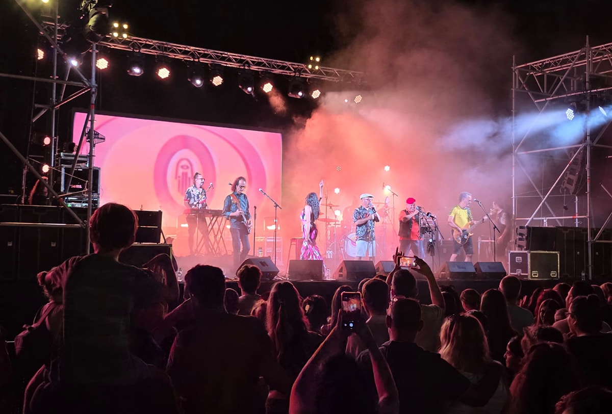 פסטיבל בירה בפרדס חנה. להקת טיפקס על הבמה