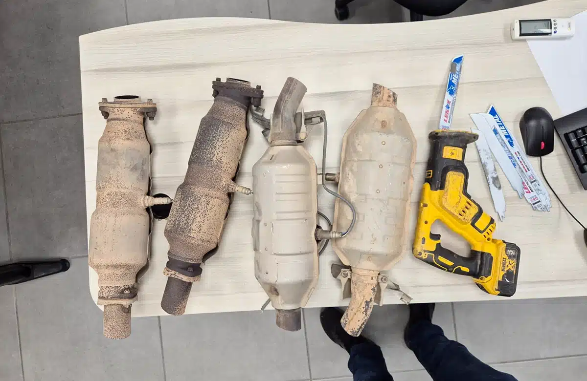 רכבים. חלקים מרכבים שנפרצו