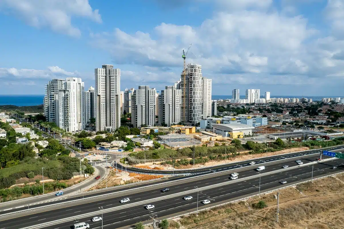 כביש 2. שכונת עין הים וגבעת אולגה