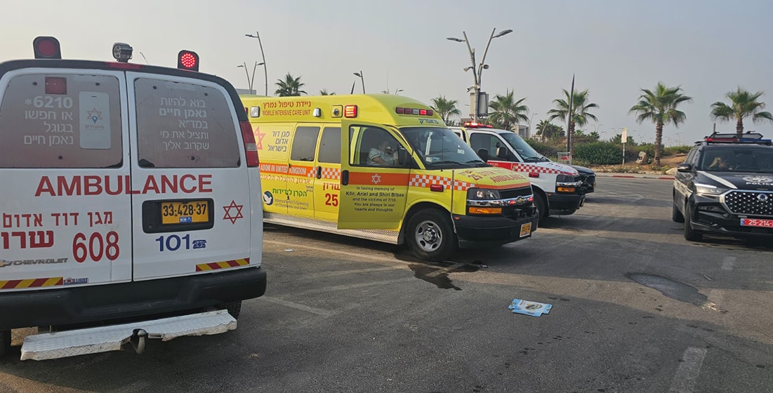 טביעה בחדרה. ניידת משטרה ואמבןלנס