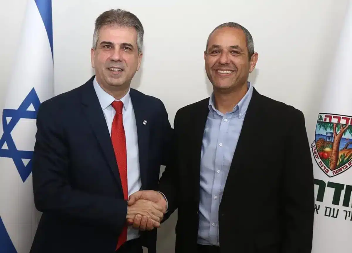 השר אלי כהן וניר בן חיים ראש עיריית חדרה