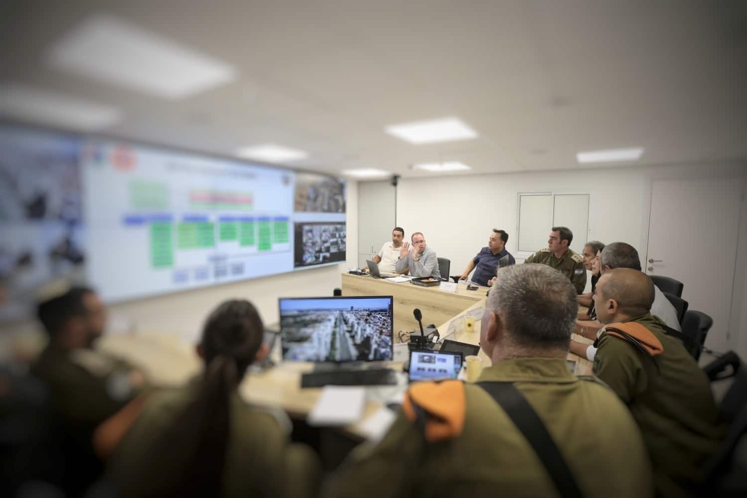 יקיר בוקובזה. בביקור ראשון בחדרה