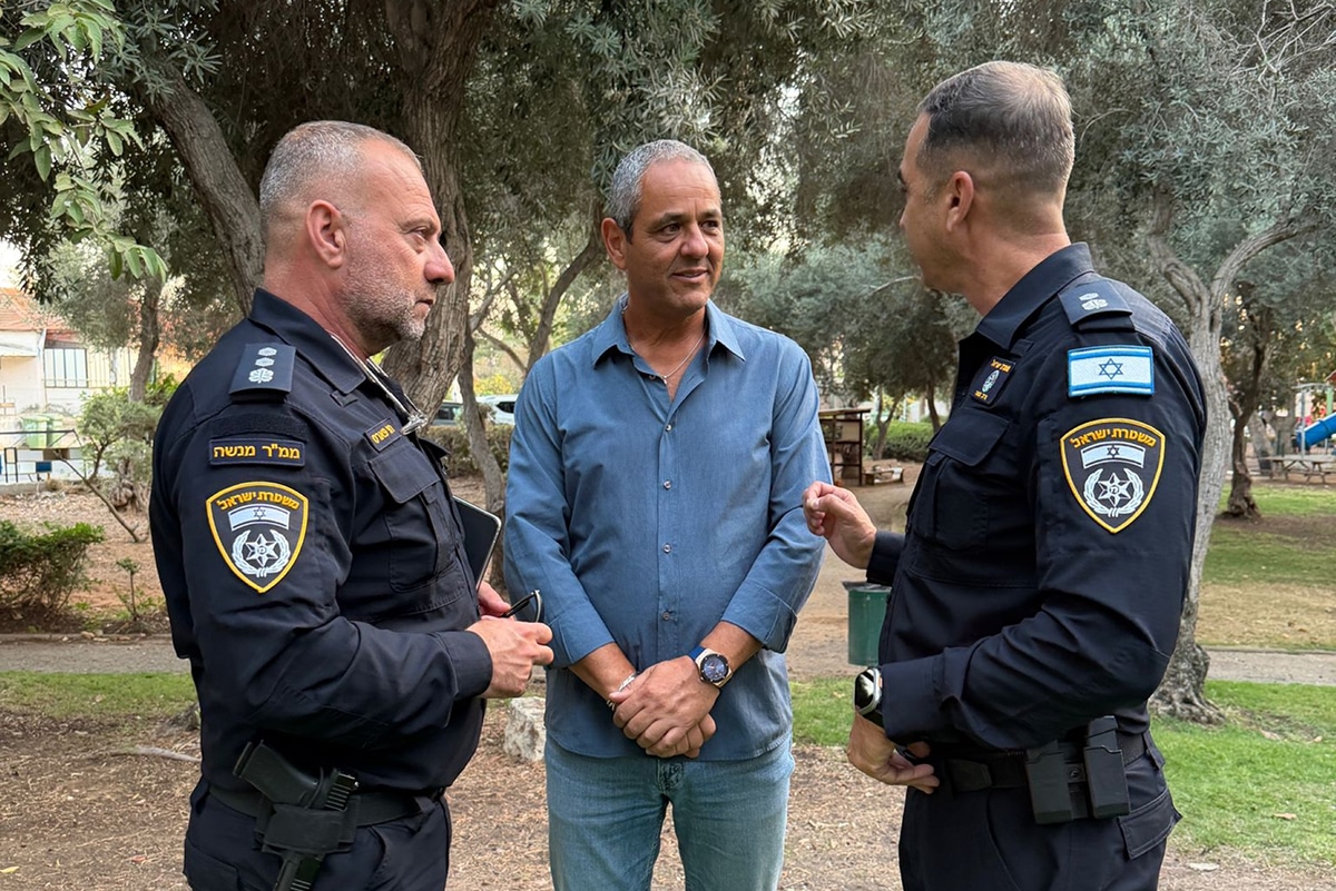 פשיעה בחדרה ראש העיר עם אנשי משטרה