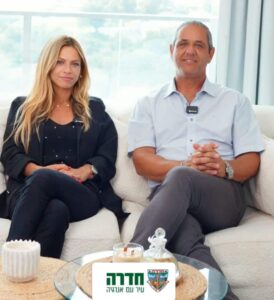 ראש עיריית חדרה ניר בן חיים וחברת מועצת העיר אתי אטיאס