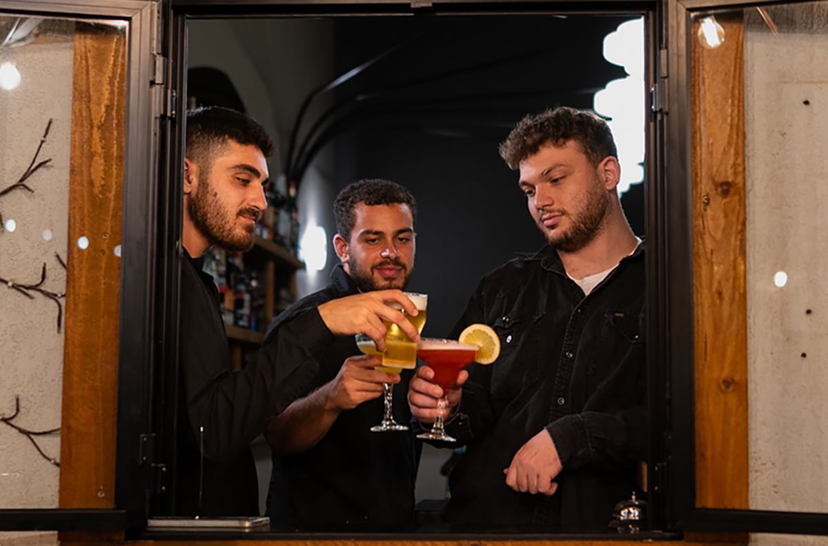 ויולה בר בפרדס חנה שלם בראואר-אלדר, תום חרודי ולביא וויזר