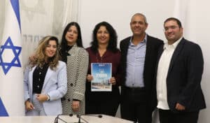 יו״ר ועדת הכספים גבריאל סרוסי, ראש העיר ניר בן חיים, גזברית העירייה נעמי שוחט, מנכ״לית העירייה זיוה הימברג ומנהלת מחלקת תקציבים רו״ח מורן מנור.