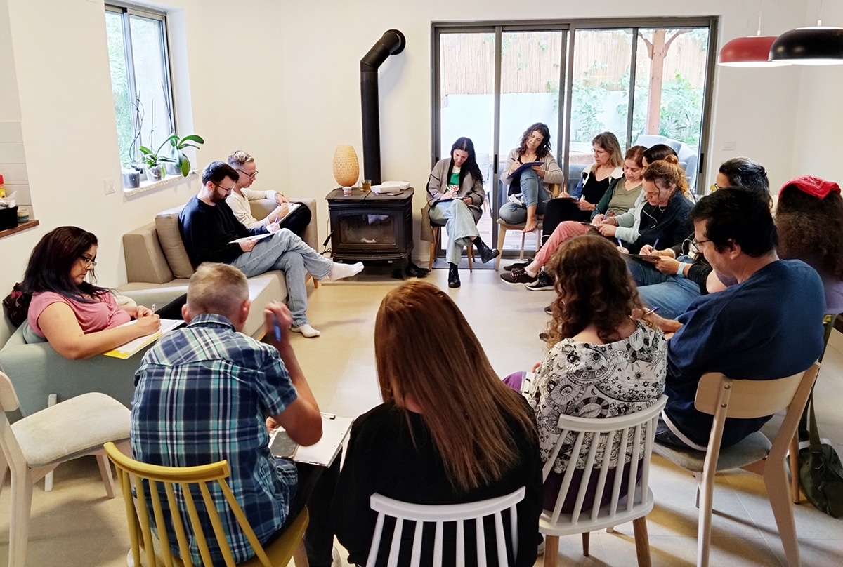 סדנאות במושבה. עדי נאה