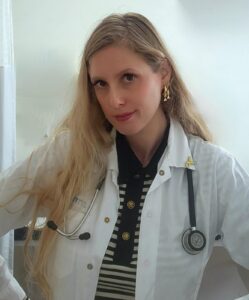 ד"ר אופיר קדרון מומחית ברפואת משפחה מאוחדת מחוז צפון . צילום עצמי