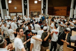 ארון קודש לזכר נופלי 7 באוקטובר: תלמידי כפר הרא"ה גייסו 200 אלף ש"ח