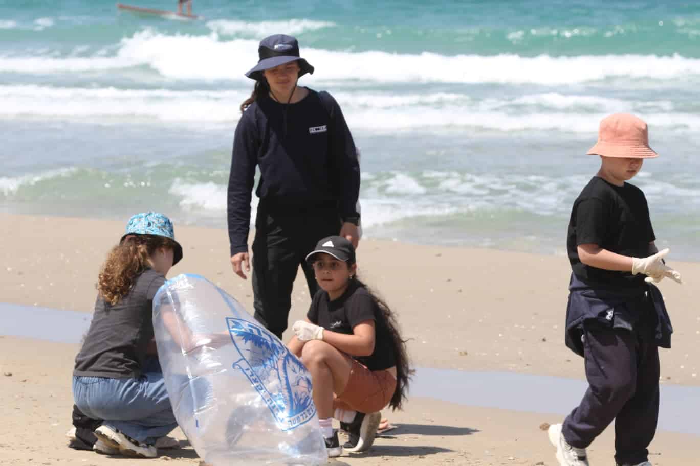 ניקוי חופים חדרה